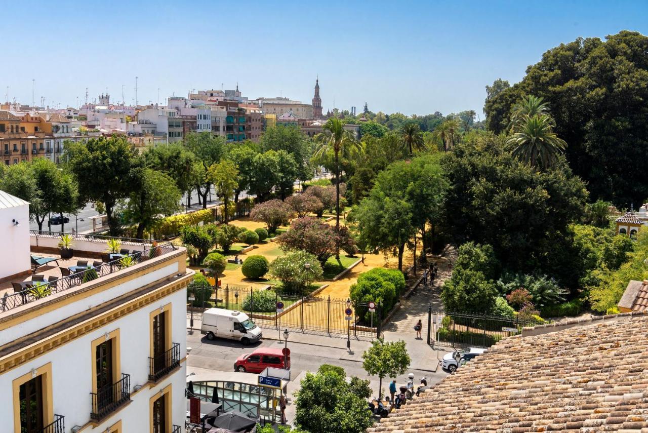 Palacio Del Siglo Xvii Frente A Jardines De Murillo Siviglia